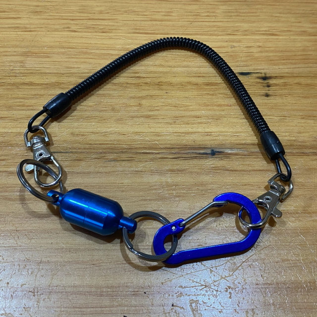 Magnetic Net Release with Lanyard and Carabiner Clip – Indulgence Fly  Fishing